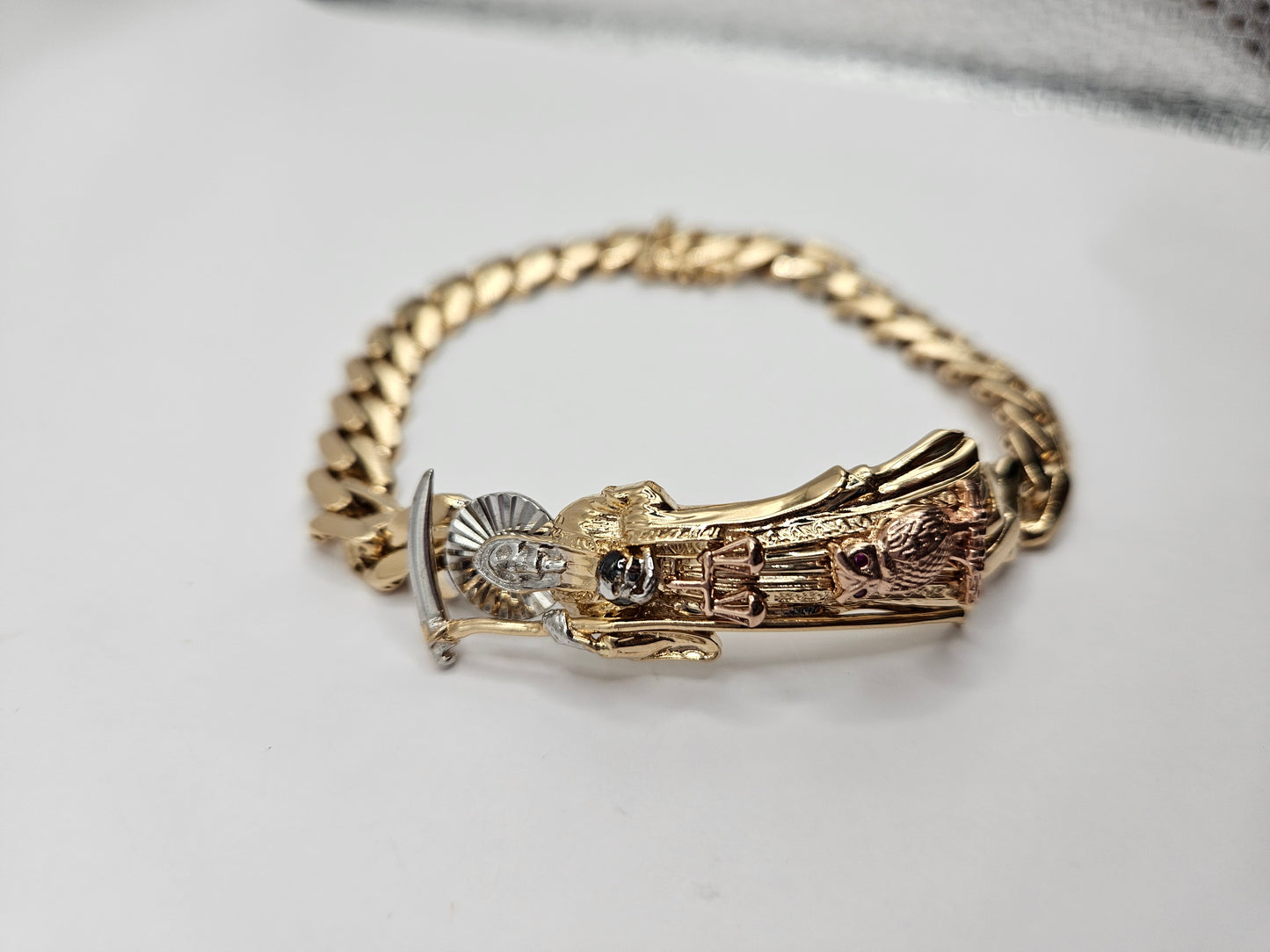 Esclava de la Santa muerte 14k